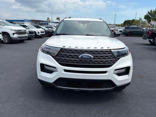 White 2021 Ford Explorer XLT