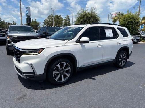 White 2023 Honda Pilot Elite
