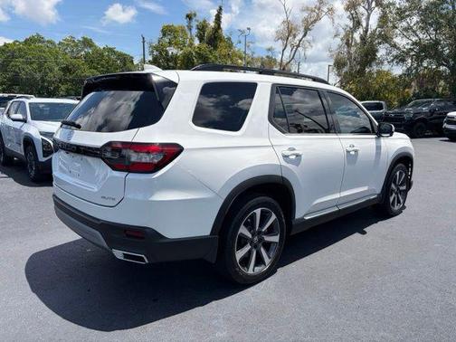 White 2023 Honda Pilot Elite