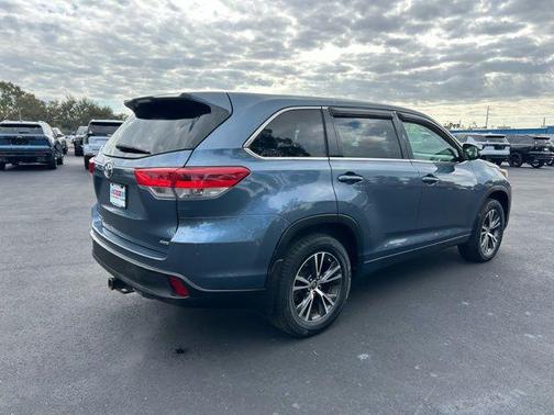 2017 Toyota Highlander LE