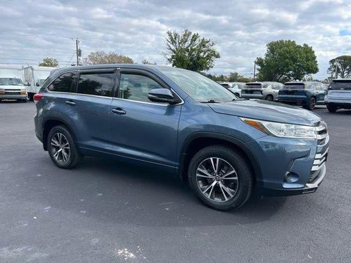 2017 Toyota Highlander LE