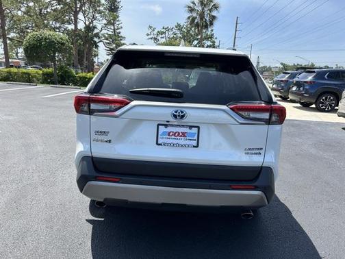 2022 Toyota RAV4 Hybrid SE