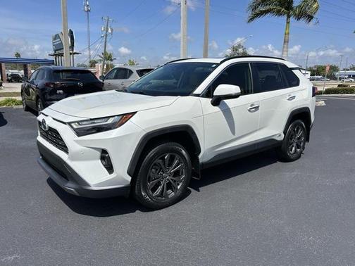 2022 Toyota RAV4 Hybrid SE