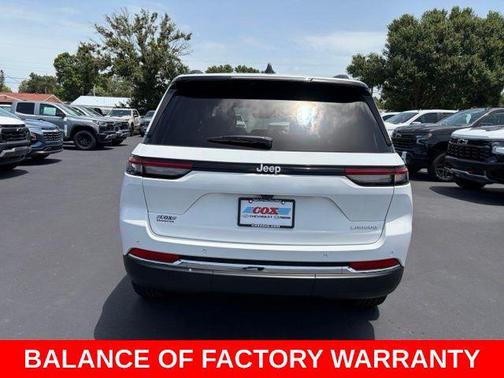 Bright White Clearcoat 2025 Jeep Grand Cherokee Laredo