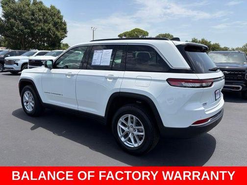 Bright White Clearcoat 2025 Jeep Grand Cherokee Laredo