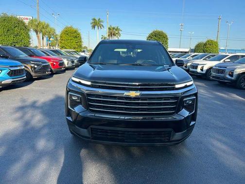 Mosaic Black Metallic 2025 Chevrolet Traverse LT