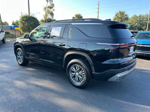 Mosaic Black Metallic 2025 Chevrolet Traverse LT