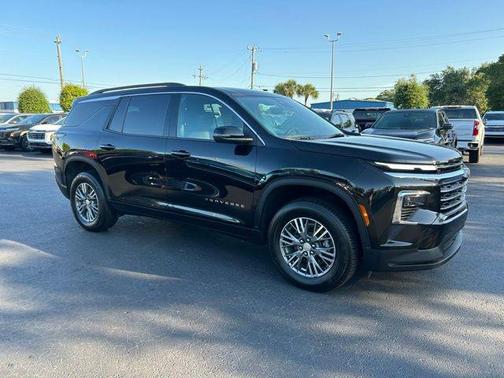 Mosaic Black Metallic 2025 Chevrolet Traverse LT