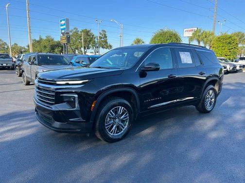 Mosaic Black Metallic 2025 Chevrolet Traverse LT