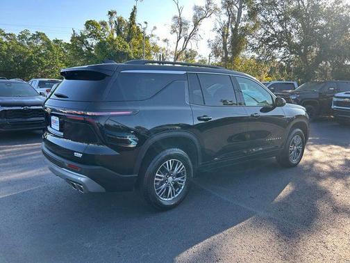 Mosaic Black Metallic 2025 Chevrolet Traverse LT