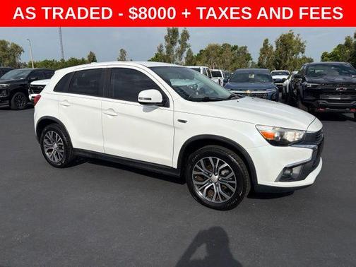 Diamond White Pearl 2017 Mitsubishi Outlander Sport 2.0 LE