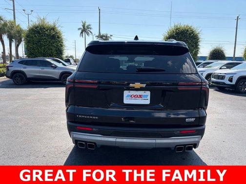 Mosaic Black Metallic 2025 Chevrolet Traverse LT