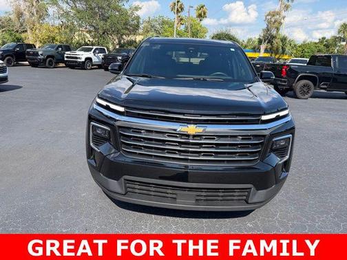 Mosaic Black Metallic 2025 Chevrolet Traverse LT