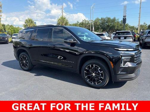 Mosaic Black Metallic 2025 Chevrolet Traverse LT