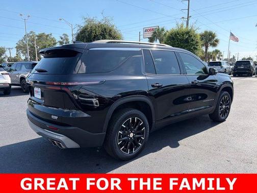 Mosaic Black Metallic 2025 Chevrolet Traverse LT