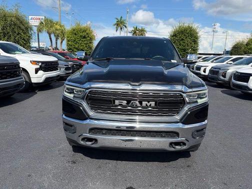 Diamond Black Crystal Pearlcoat 2019 RAM 1500 Limited
