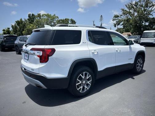 2023 GMC Acadia FWD SLT