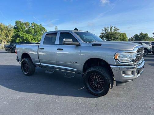 Billet Silver Metallic Clearcoat 2022 RAM 2500 Tradesman Crew Cab 4x4 6'4' Box