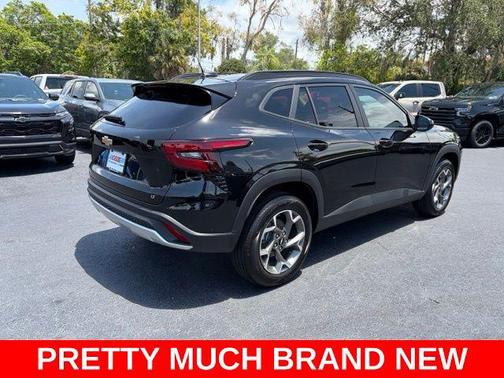 Mosaic Black Metallic 2026 Chevrolet Trax LT