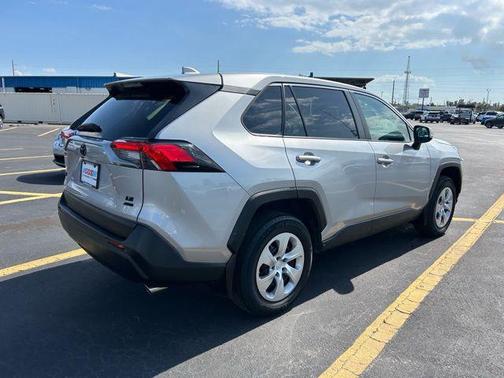 2023 Toyota RAV4 LE