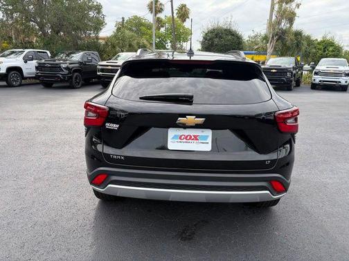 Mosaic Black Metallic 2024 Chevrolet Trax LT