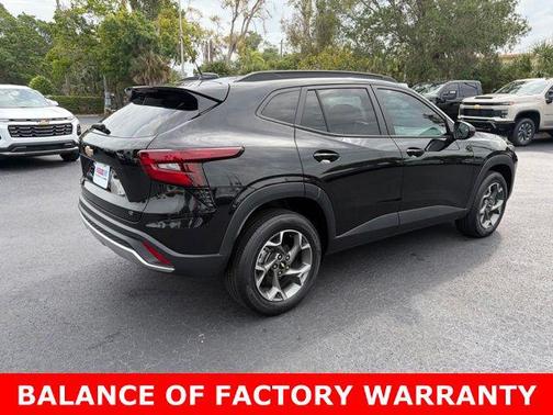 Mosaic Black Metallic 2024 Chevrolet Trax LT