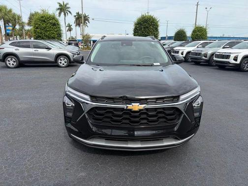 Mosaic Black Metallic 2024 Chevrolet Trax LT