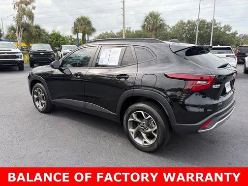 Mosaic Black Metallic 2024 Chevrolet Trax LT