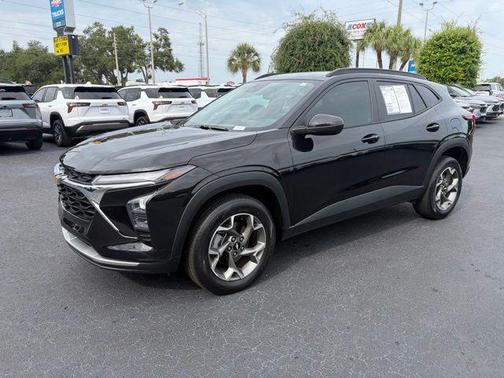 Mosaic Black Metallic 2024 Chevrolet Trax LT