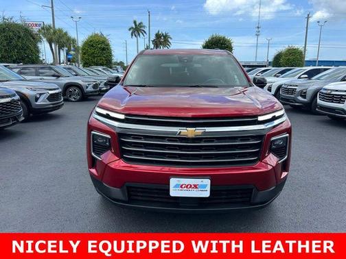 Radiant Red Tintcoat 2025 Chevrolet Traverse LT