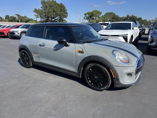 2017 MINI Hardtop Cooper