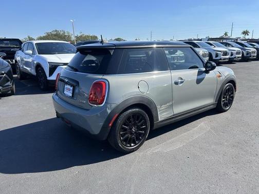 2017 MINI Hardtop Cooper
