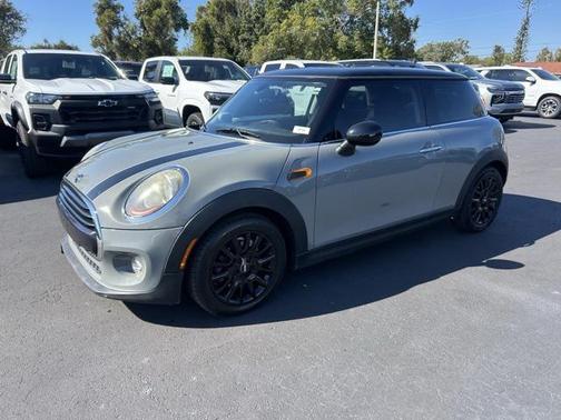2017 MINI Hardtop Cooper
