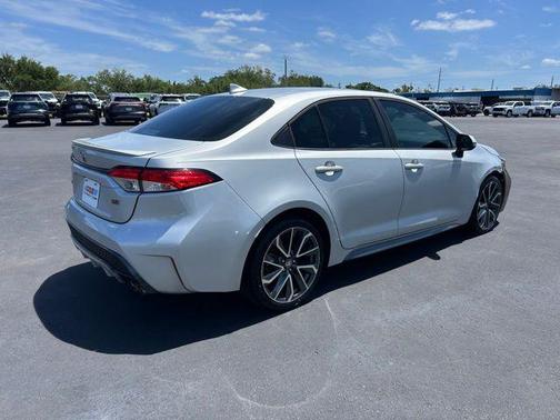 Classic Silver Metallic 2021 Toyota Corolla SE