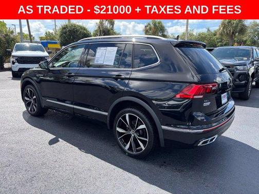 Deep Black Pearl 2023 Volkswagen Tiguan 2.0T SEL R-Line 4MOTION