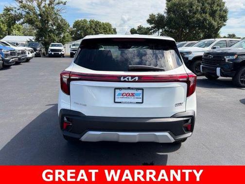 Clear White/Black Roof 2026 Kia Seltos LX