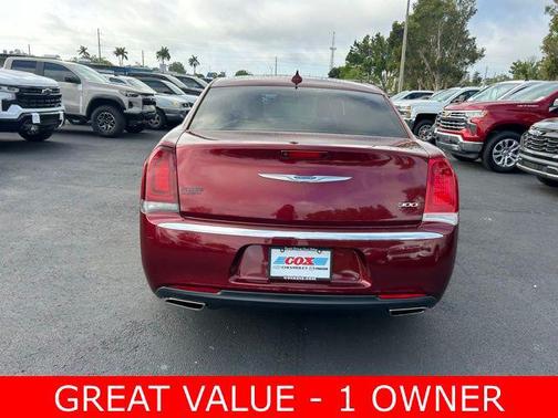 2022 Chrysler 300 Touring