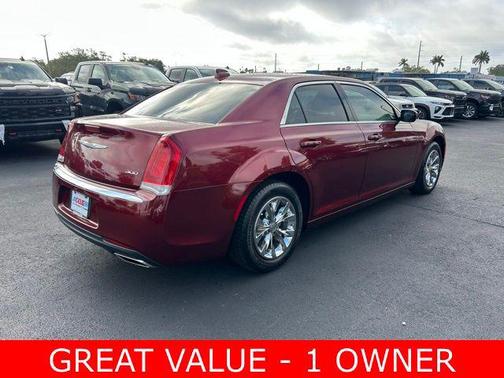 2022 Chrysler 300 Touring