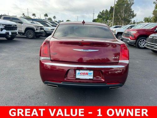 2022 Chrysler 300 Touring