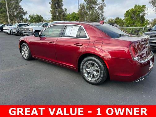 2022 Chrysler 300 Touring