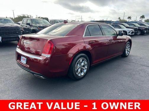 2022 Chrysler 300 Touring