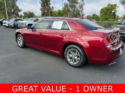 2022 Chrysler 300 Touring