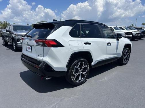 2025 Toyota RAV4 Hybrid SE