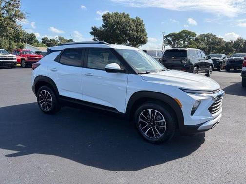 Summit White 2025 Chevrolet Trailblazer LT