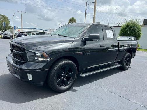 Brilliant Black Crystal Pearlcoat 2018 RAM 1500 Big Horn