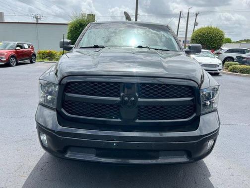 Brilliant Black Crystal Pearlcoat 2018 RAM 1500 Big Horn