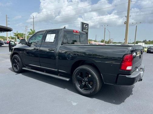 Brilliant Black Crystal Pearlcoat 2018 RAM 1500 Big Horn