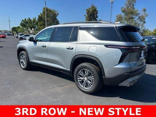 Sterling Gray Metallic 2025 Chevrolet Traverse LT