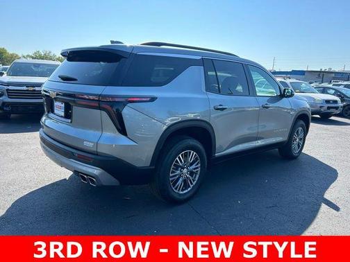 Sterling Gray Metallic 2025 Chevrolet Traverse LT