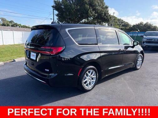 Diamond Black Crystal Pearlcoat 2025 Chrysler Pacifica L